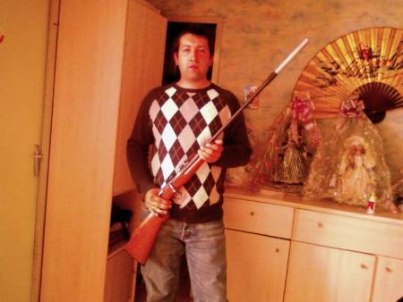 l� c mon ch�ri avec le fusil