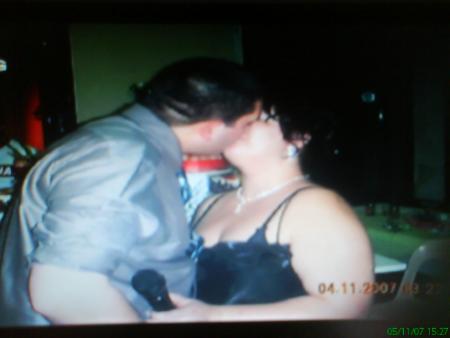 voil� le bisous des fian�aille.