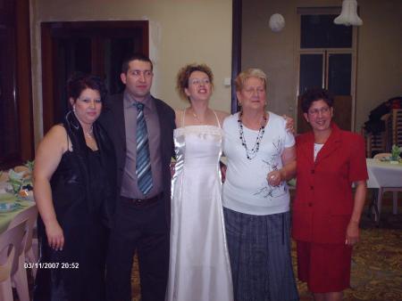 ma belle soeur, ma belle m�re, la grand m�re de mon fianc� et nous.